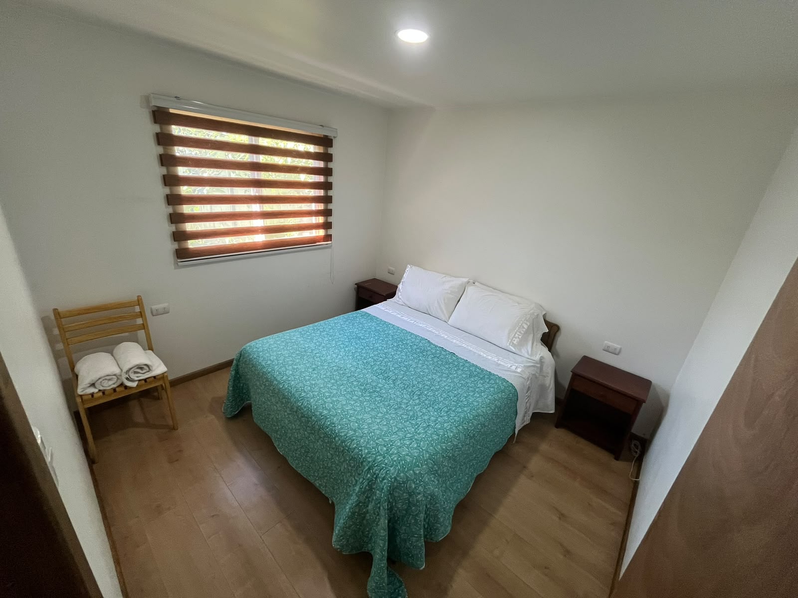Segunda vista de la habitación matrimonial de la Cabaña 1